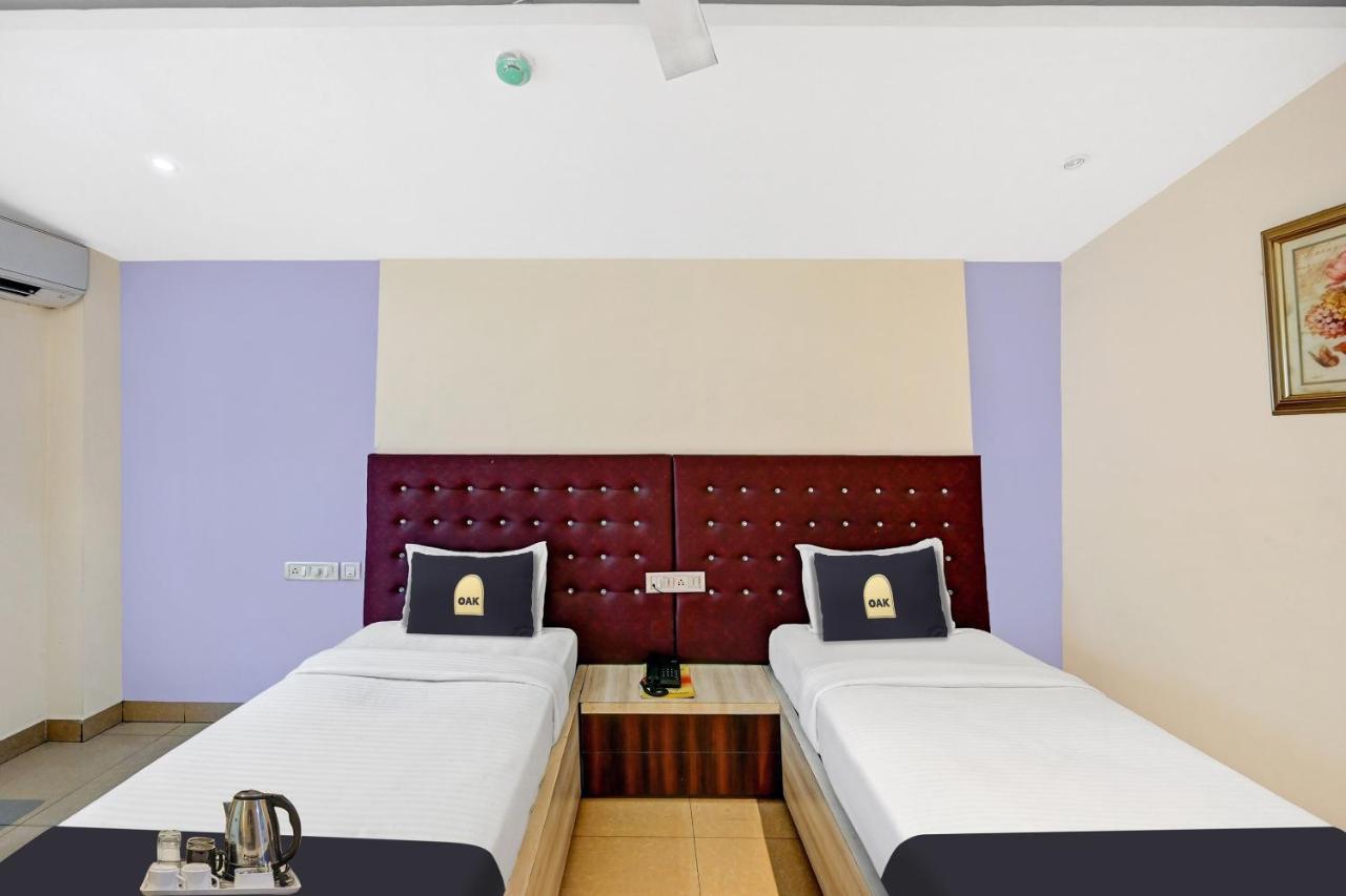 Hotel Townhouse Oak Pentagon Residency à Bhubaneswar Extérieur photo