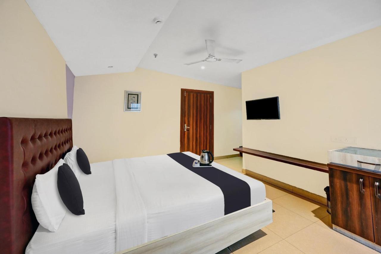 Hotel Townhouse Oak Pentagon Residency à Bhubaneswar Extérieur photo