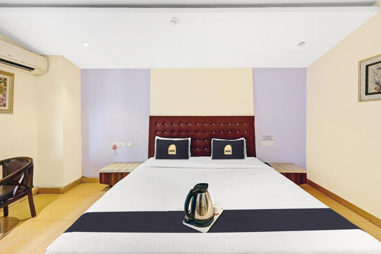 Hotel Townhouse Oak Pentagon Residency à Bhubaneswar Extérieur photo