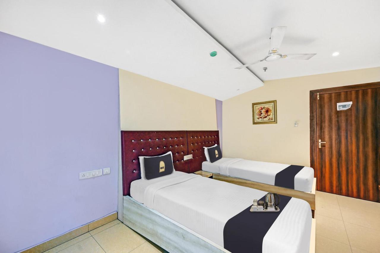 Hotel Townhouse Oak Pentagon Residency à Bhubaneswar Extérieur photo