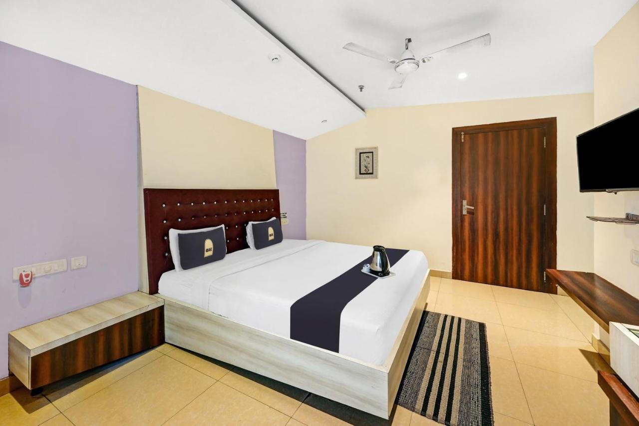 Hotel Townhouse Oak Pentagon Residency à Bhubaneswar Extérieur photo